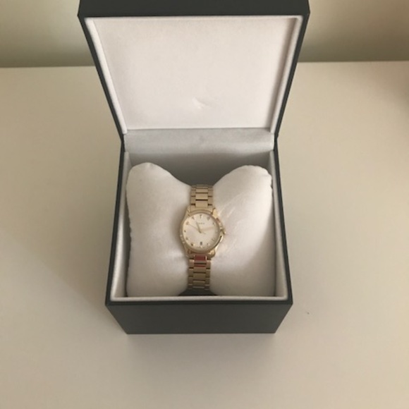 Gucci G-Timeless Bracelet Watch, 27mm in Gold - Picture 3 of 9